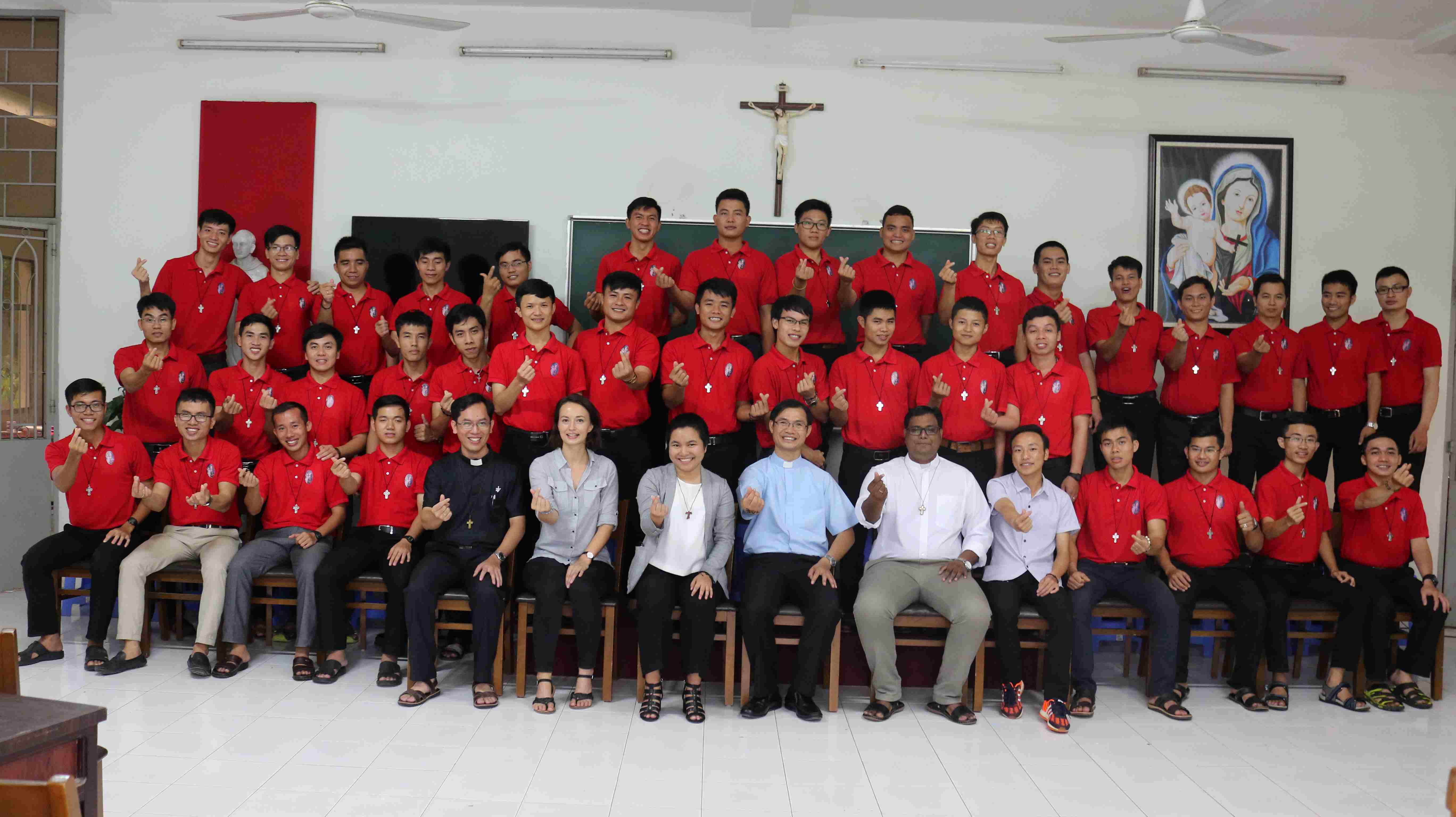 Lớp tiếng anh cho các Dòng Tu Nam